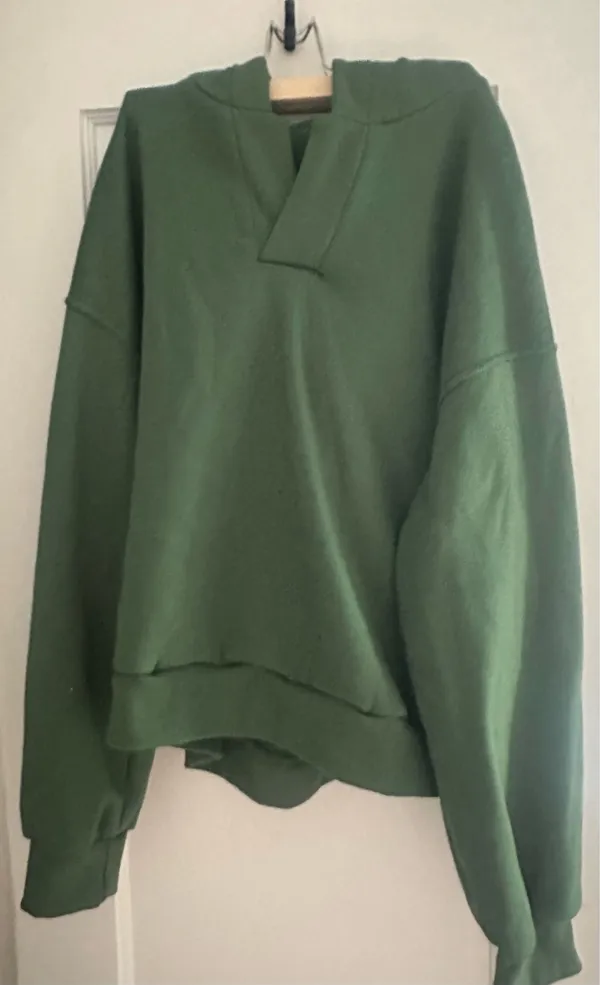 Green hoodie Size M - Image 2