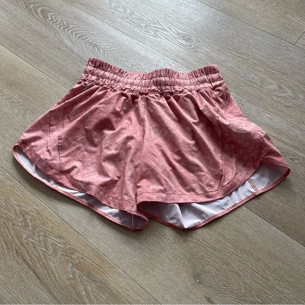 Lululemon Stretch Woven Short Vita Pink - Image 2