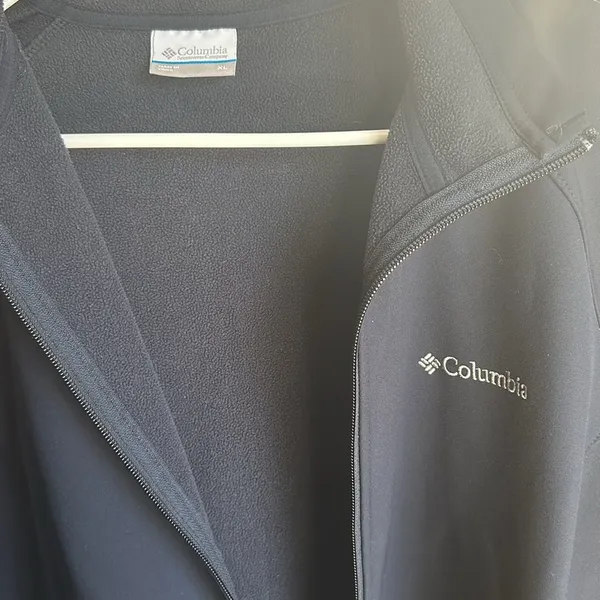 Columbia navy blue zip up softshell jacket with pockets size XL - Image 6