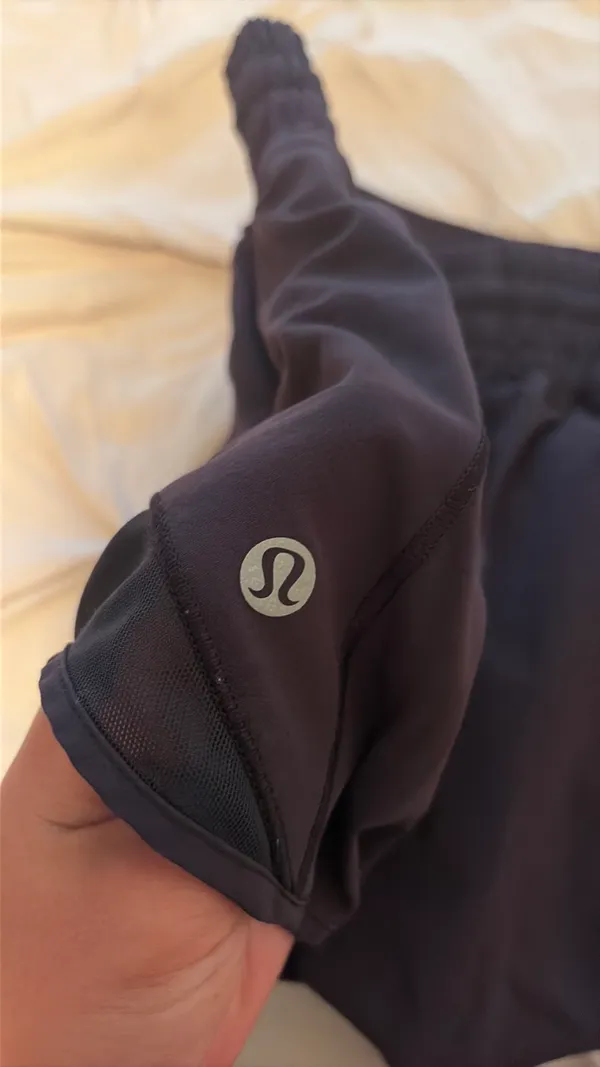 Lululemon Hotty Hot 2.5" - Image 4