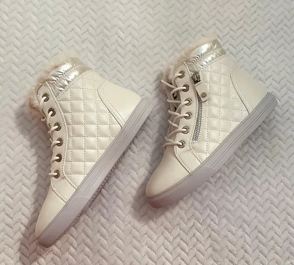 White Winter Boots Size 8 - Image 3