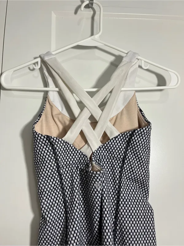 Lululemon Size 4 White Black Mish Mesh Enhearten Tank Top - Image 4