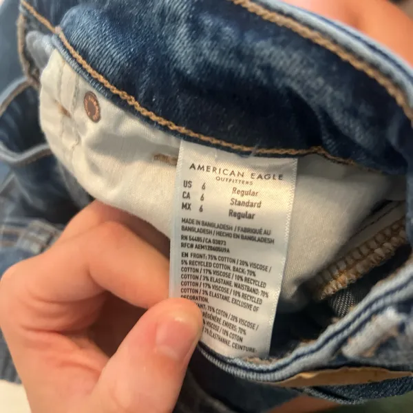 American Eagle Mom Jeans - Image 4