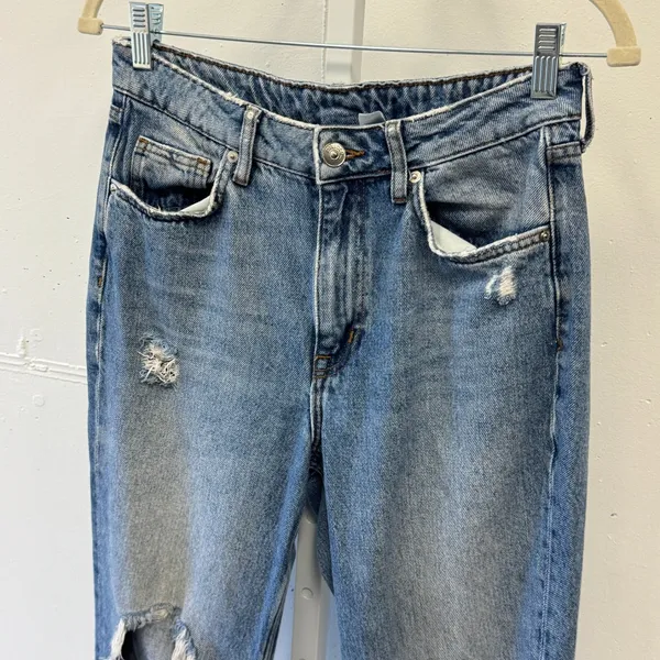 H&M Divided Womens High Waist Mom Jeans Blue Distressed Raw Hem Size 8 06116787 - Image 3