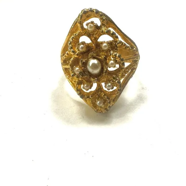 Gold tone faux pearl vintage ring - Image 4
