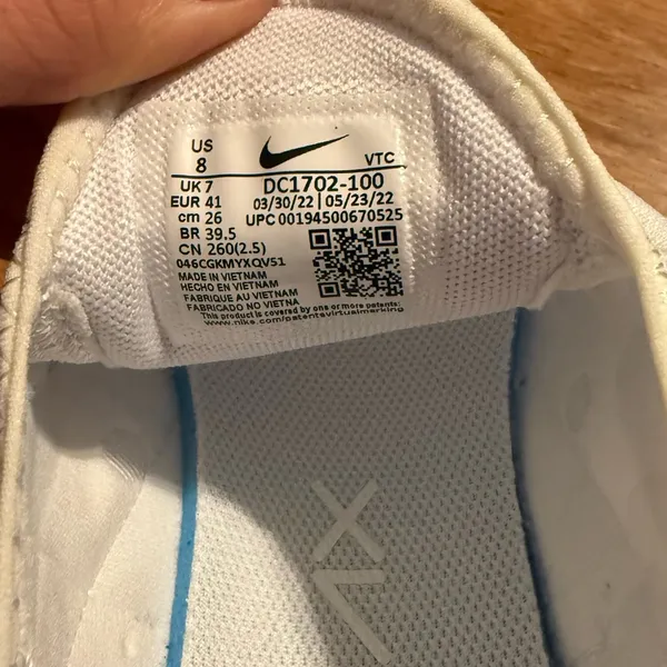 Nike White and Blue AirMax Athletic Shoes - Image 3