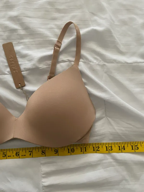 SKIMS wireless form push up plunge bra - Image 3