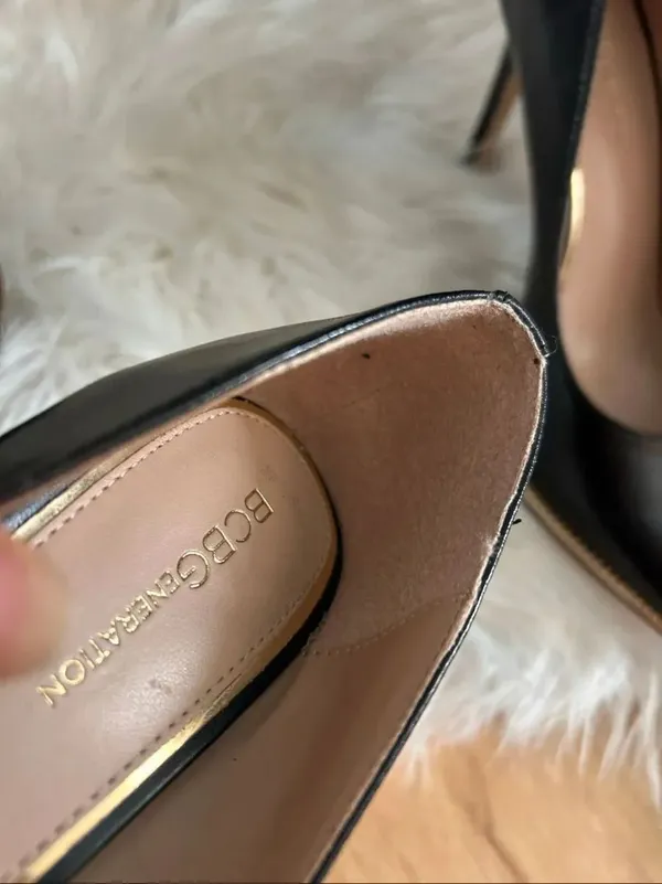 BCBG generation high heels black with gold accent around size 7B - Image 7