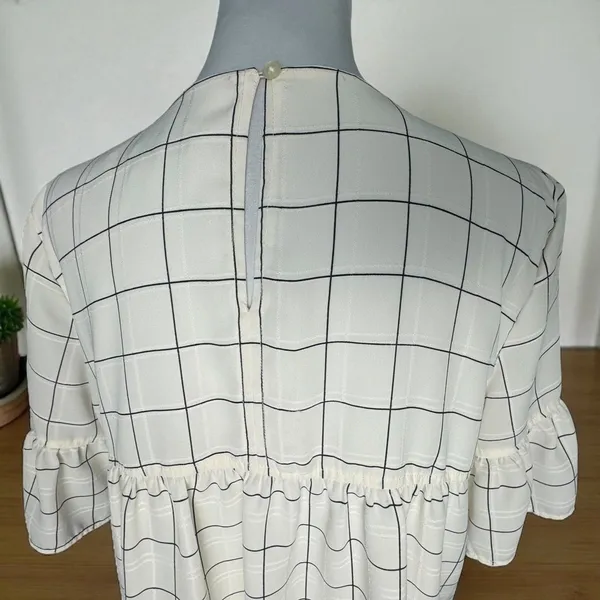 LOFT Top Sz M Ivory Plaid Round Neck Short Sleeve Keyhole Back Peplum Lined - Image 4
