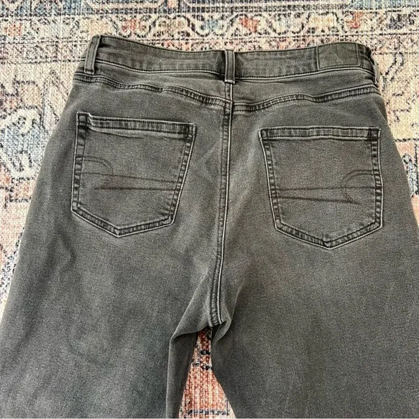 American Eagle Outfitters Mom Jean in Black Wash Charcoal Grey Size 8 - Image 10