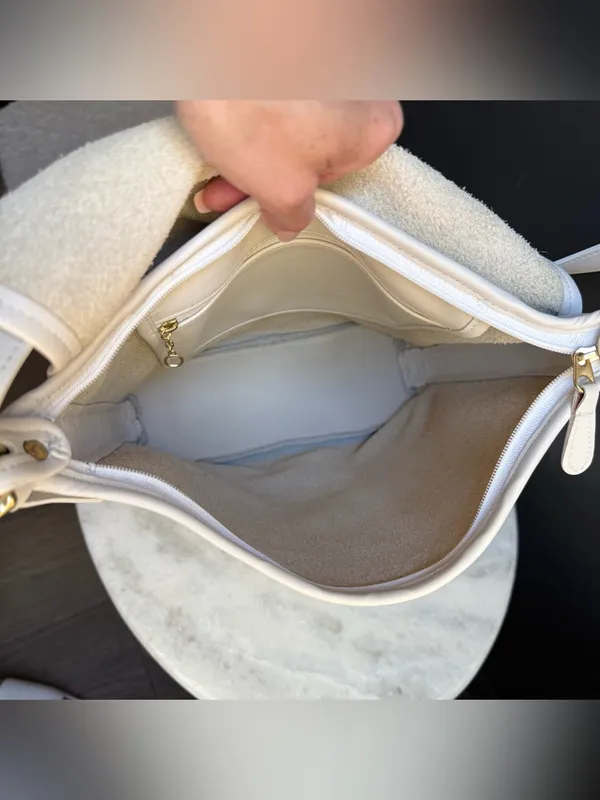 Vintage Unbranded Cream/White Leather Flap Crossbody Bag - Excellent Interior - Image 11