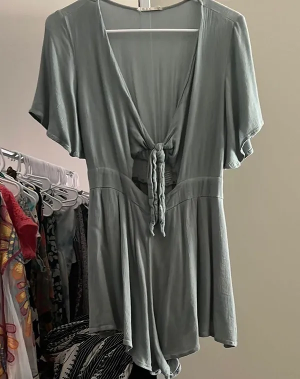 ILIA Green Relaxed Pleated Short Sleeve Blouse - Image 2
