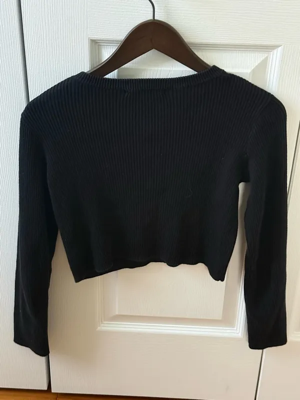 Brandy Melville Delilah Rib Knit Cropped Long Sleeve Henley in Black - Image 3