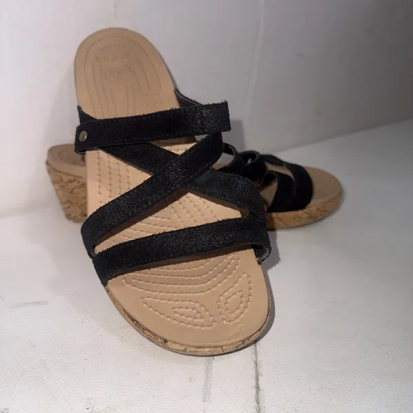 Crocs A-Leigh Black Cork Wedge Sandals Strappy Suede Like Style Women's Size 8 - Image 4