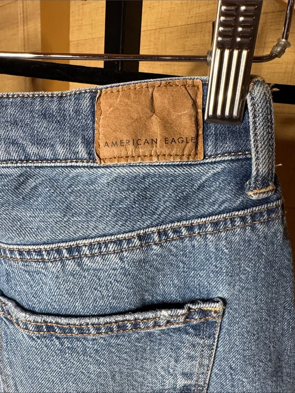 American Eagle Highest Rise Mom Jean Shorts Distressed Cutoff Denim Size 4 - Image 8