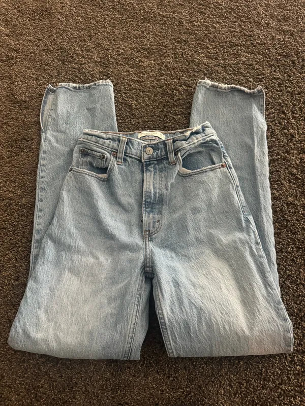 Abercrombie Jeans - Image 2