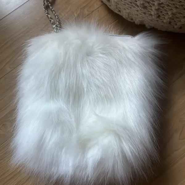 Huda beauty fuzzy bag White - Image 2