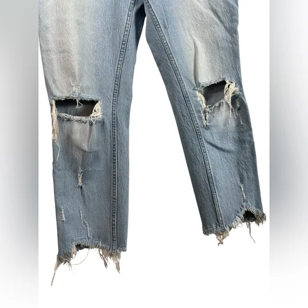 Abercrombie High‎ Rise Mom Jeans Size 28 Distressed Light Wash Raw Hem Denim - Image 7