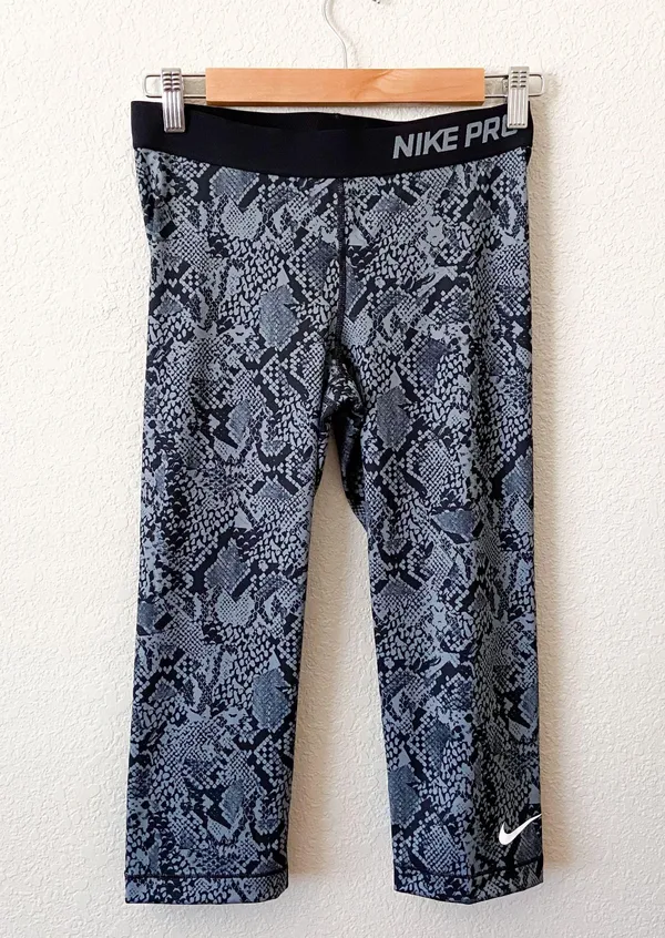 Nike Pro Black Gray Snake Print Capri Legging Med - Image 2