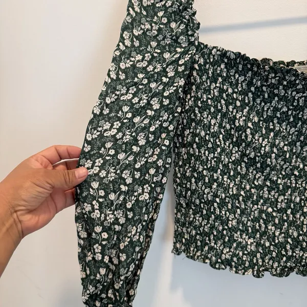Reformation floral green ditsy print cropped smocked Pinto top size S - Image 6
