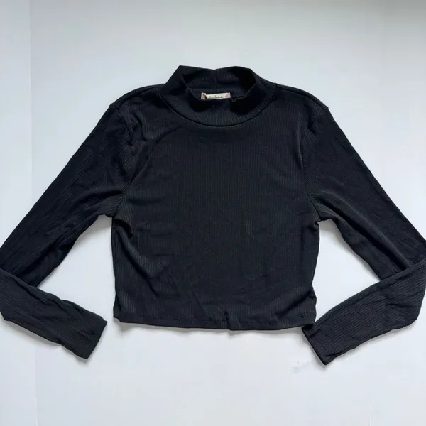Altar'd State Black Long Sleeve Ribbed Mock Neck Crop Top Size Small NWOT - Image 2