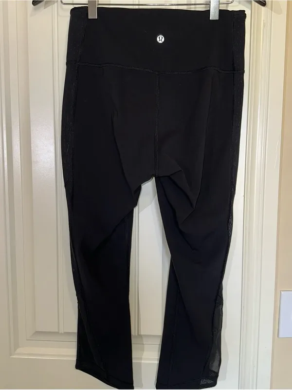 Lululemon Body Con Crop Athletic Leggings Size 8 - Image 4