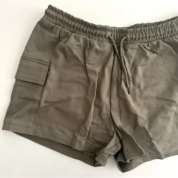 Gymshark M Cargo Pocket Shorts - Image 3