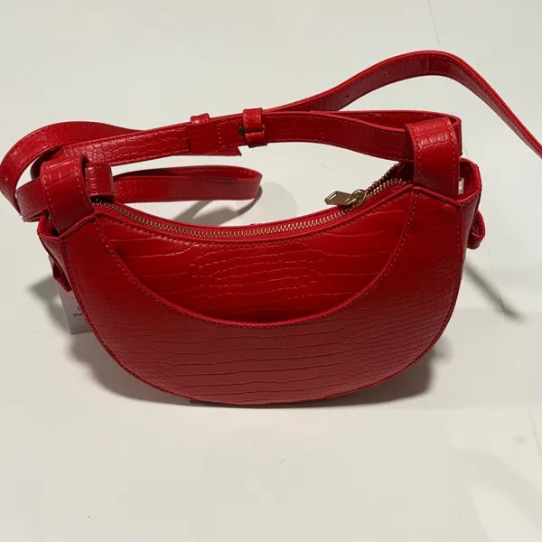 Time and Tru Vibrant Red Crossbody Bag - Image 4