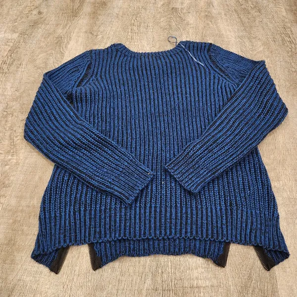 Romeo + Juliet Couture Blue Sweater Size Large - Image 2