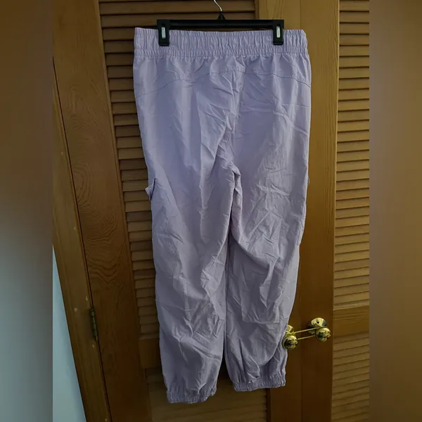 Old Navy Women High Waisted Cargo Joggers pants in lavender Sz L - Image 4