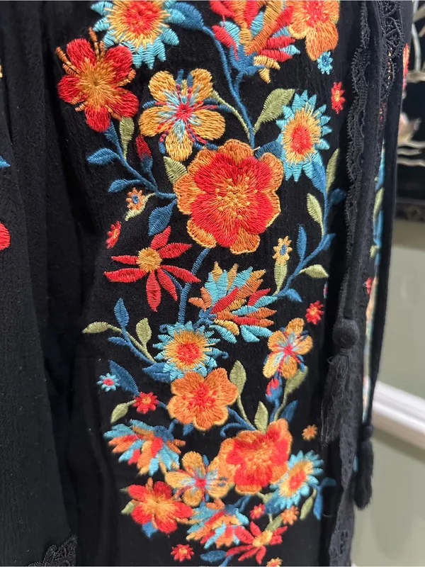 Savanna Jane Embroidered Boho Blouse – Size M – Black with Multicolor Floral - Image 9