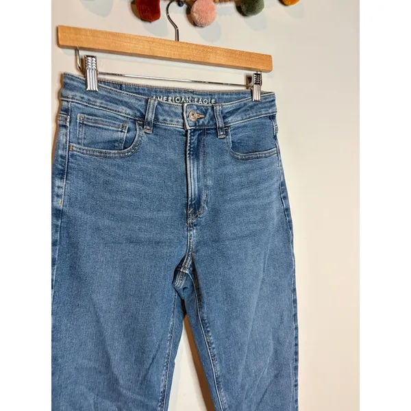 American Eagle medium wash Mom Straight Jeans - Image 6