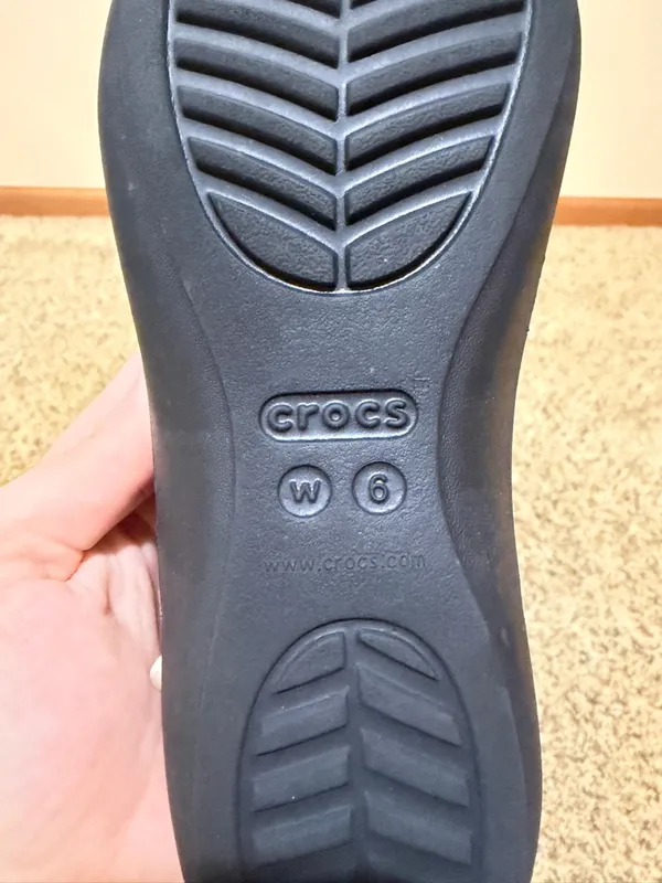 Crocs Sienna Black Shiny Patent Toe Rubber Flats Size 6 - Image 10