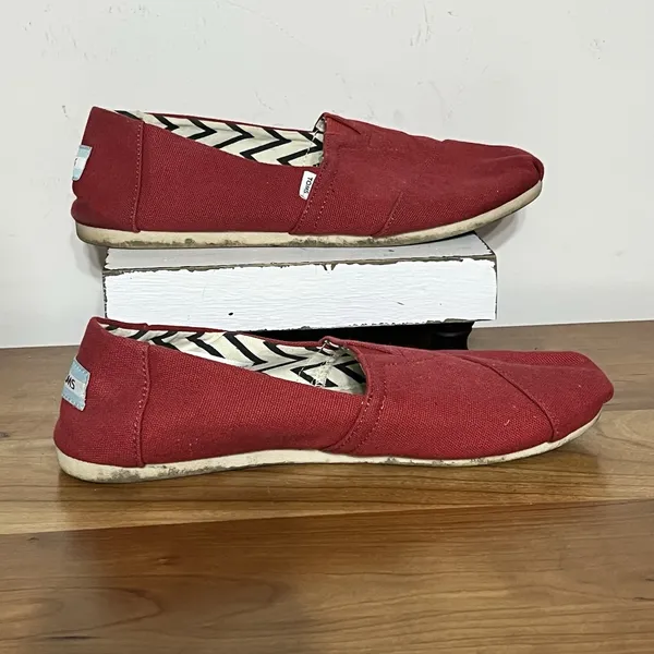 Toms Canvas Classic Women's Apple Red US Size 8.5 Slip-On Comfort‎ Flat - Image 2