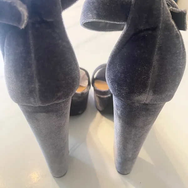 Bamboo Cute Gray velvet ankle straps Y2K 90s platform sandals chunky high heels - Image 4