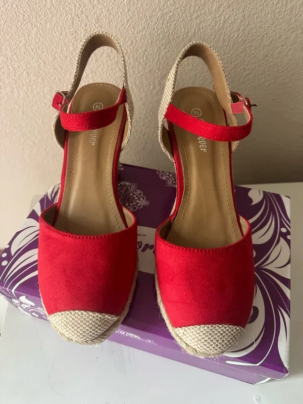 Red and beige platform shoes Size 7 - Image 2