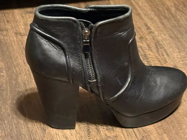 Gianni Bini Black Leather Platform Ankle Booties Size 8M. - Image 5