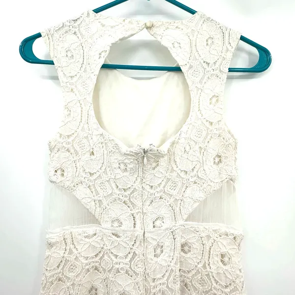 Kimchi Blue size 0‎ white mini dress crochet overlay lined peekaboo back - Image 4