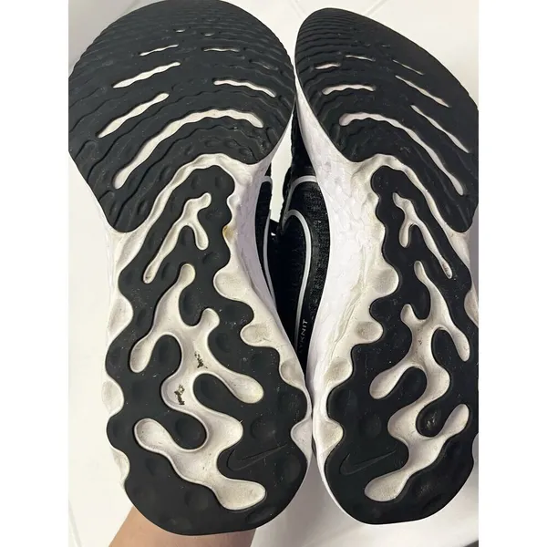Nike Black White Women’s Flyknit Laced Sneakers DD3024-001 8M - Image 8