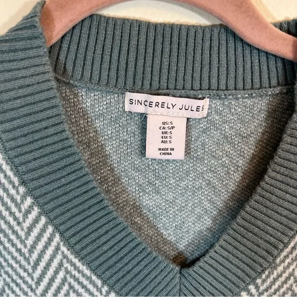 ✨‎ Sincerely Jules Women’s Gray Black Sweater Vest Small - Image 3