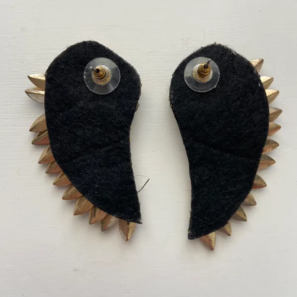 Golden Stella Wing Earrings - Image 3