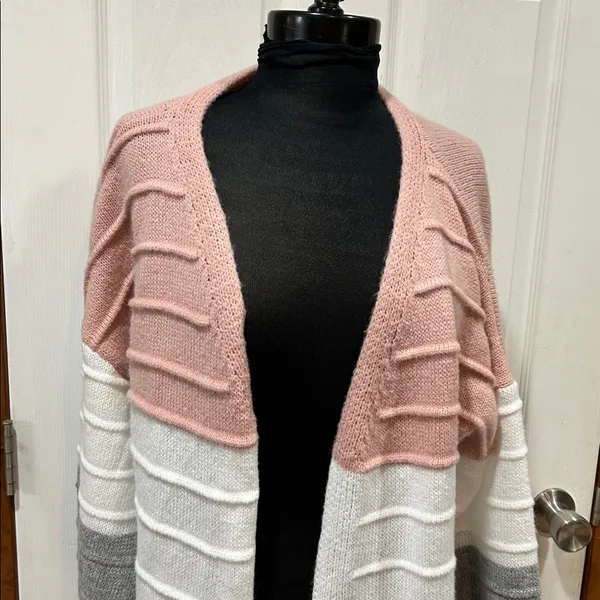 Cozy & Chic XXL Pink, White & Gray Cardigan – Soft Knit, Open Front - Image 2