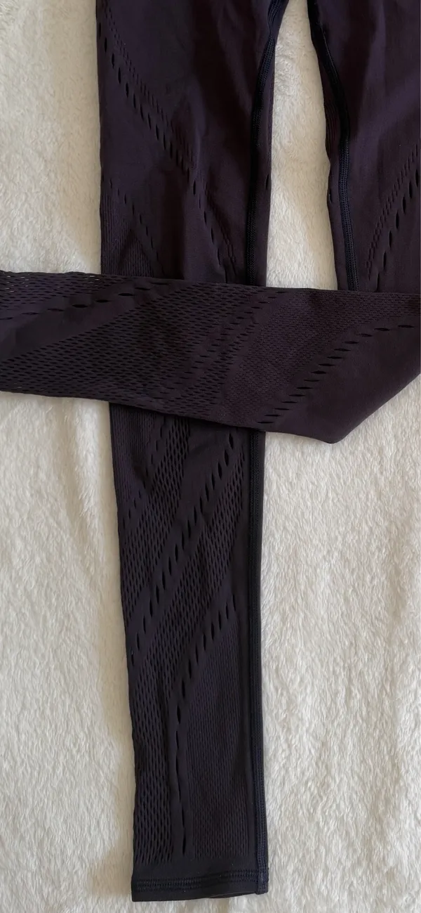Lululemon Women Sz 4 Reveal Tight Precision 25” Bosenberry - Image 2