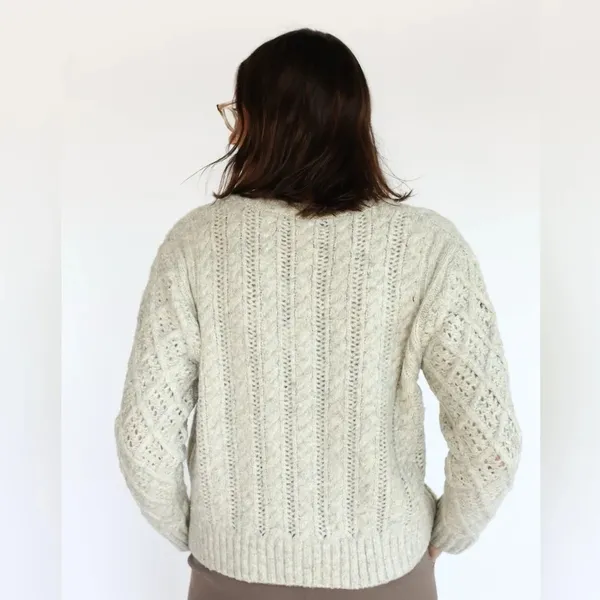 Line Pullover cable knit v-neck sweater with beautiful detailing‎ Size L - Image 4
