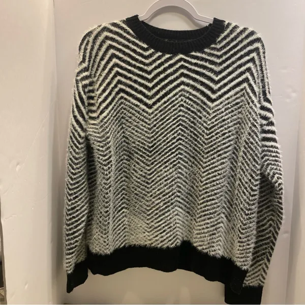100% Acrylic Sweater. Womens. Small. Black & White Chevron. Fluffy Soft Texture. - Image 2