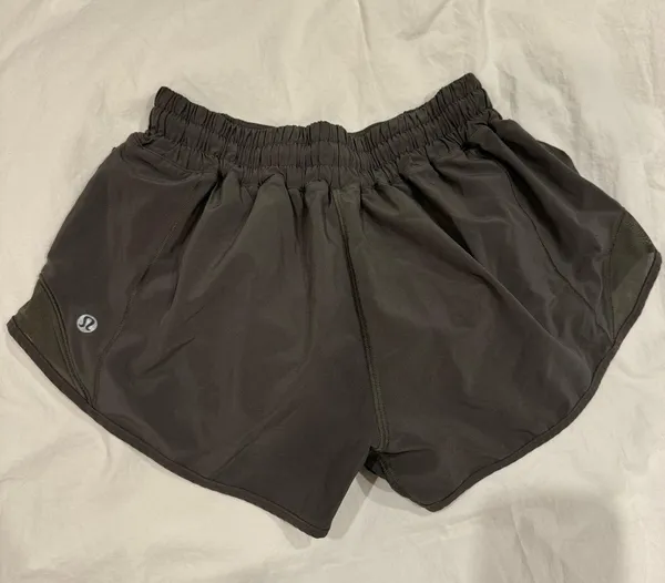 Lululemon Hotty Hot Shorts 2.5" Low-Rise 4 - Image 6