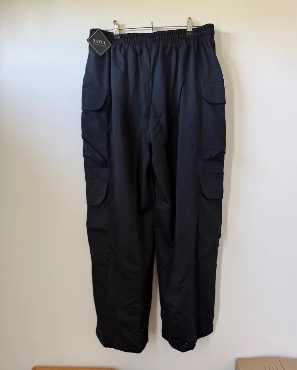 Zaful Men's Flat Pocket, Wide Leg Sweatpant Size M - Image 2