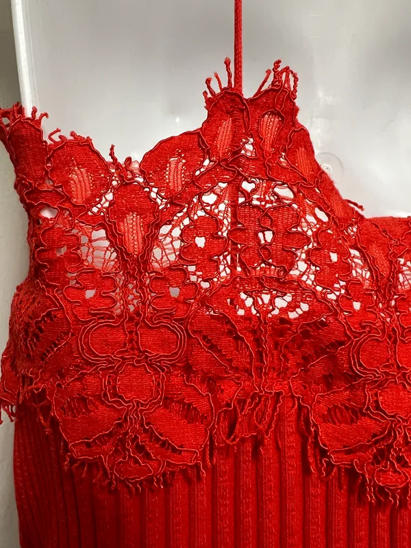 Red Intense Lace Ribbed Cropped Top - Image 7