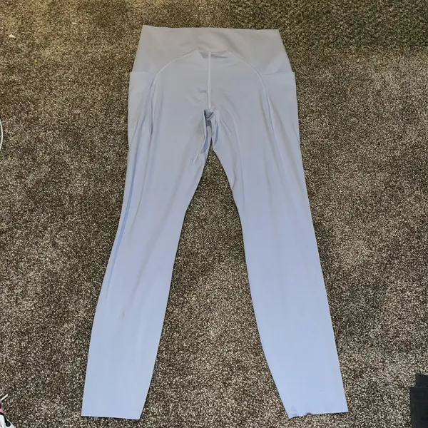 Light Purple High-Waisted Athletic Leggings with Side Pockets size medium - Image 4