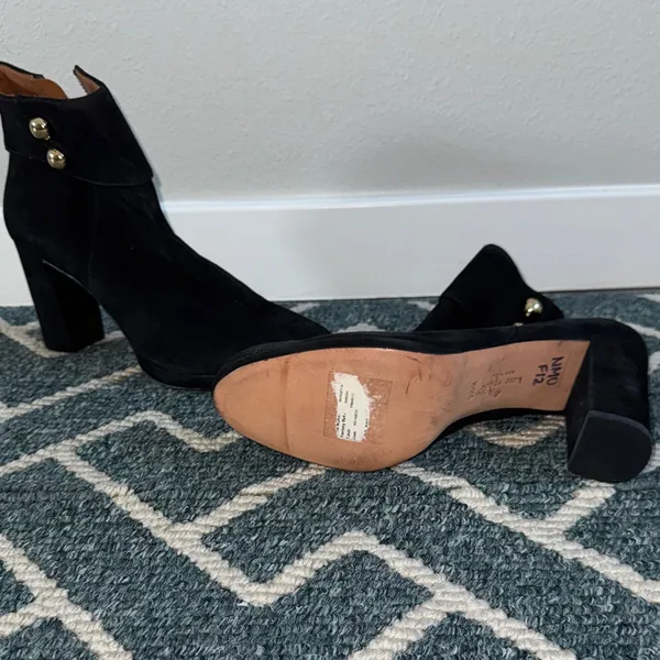 Kate Spade Black Suede Ankle Boots Block Heel Gold Button Size 9.5 - Image 7